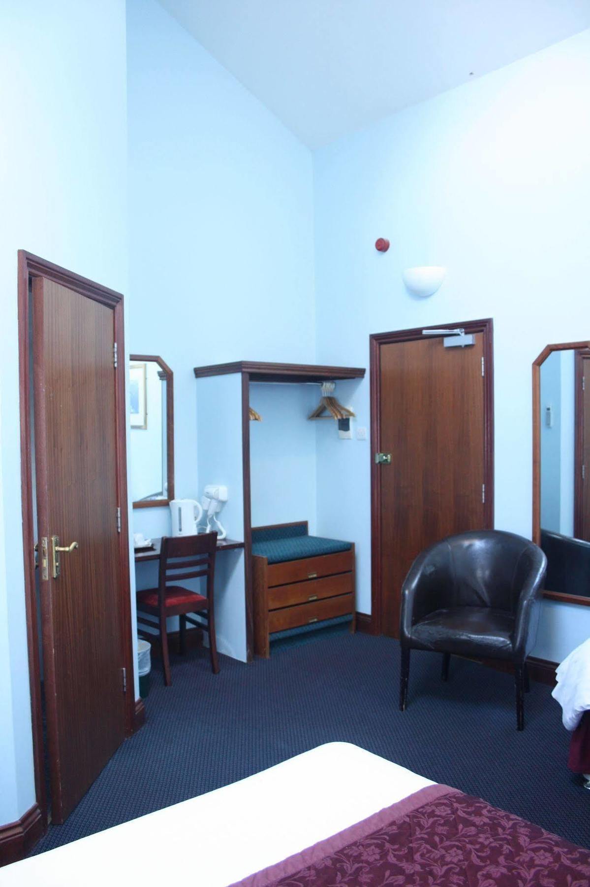 Kings Paget Hotel West Drayton  Екстер'єр фото