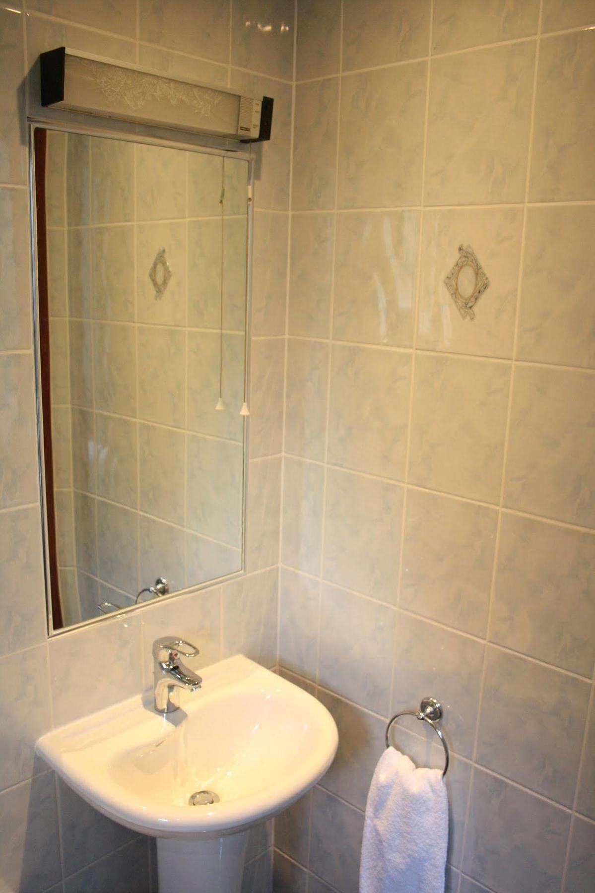 Kings Paget Hotel West Drayton  Екстер'єр фото