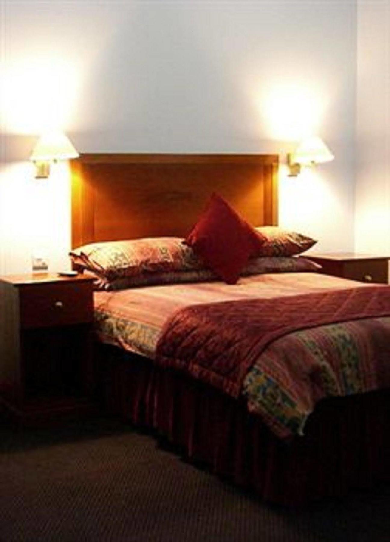 Kings Paget Hotel West Drayton  Екстер'єр фото