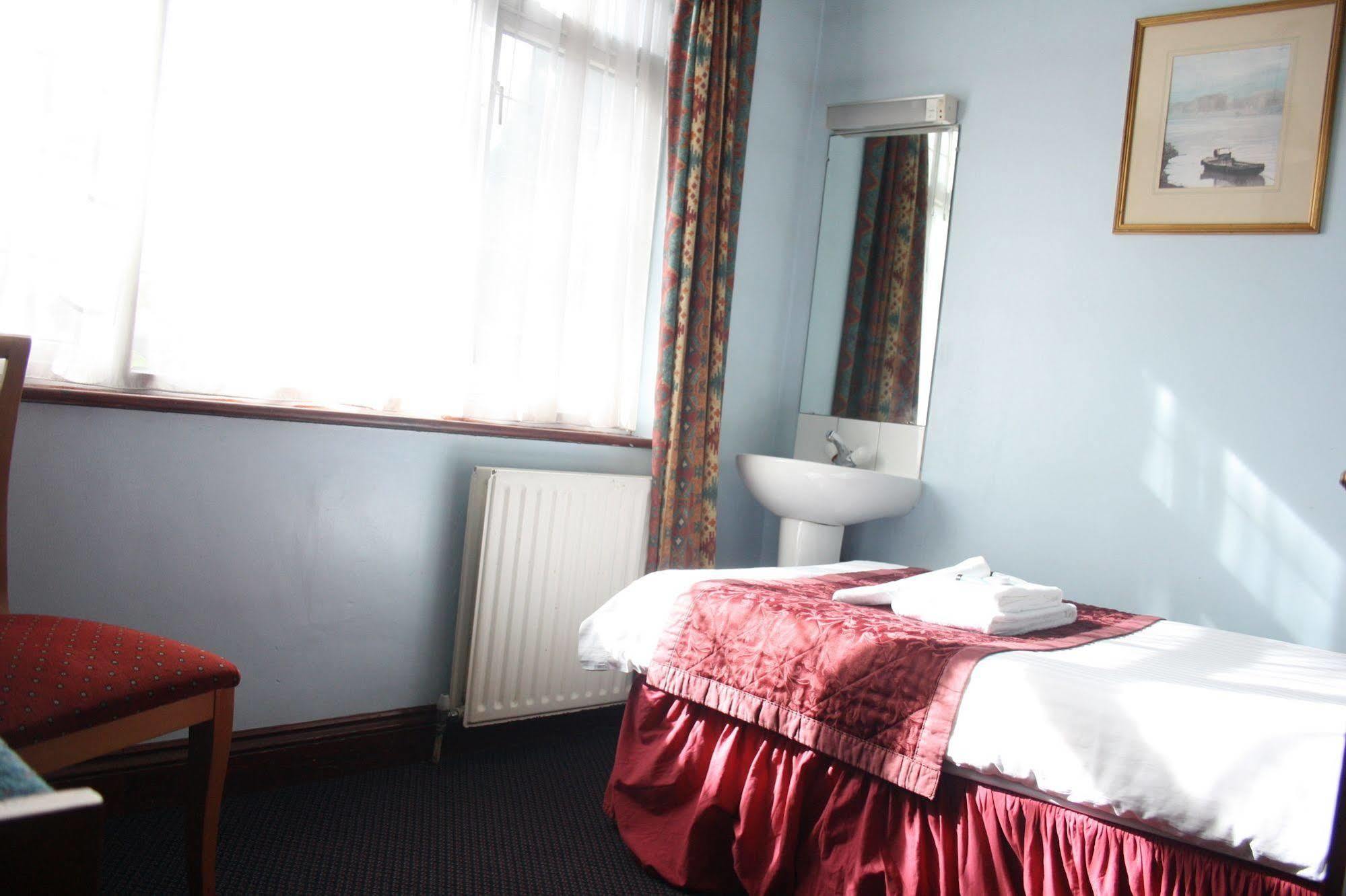 Kings Paget Hotel West Drayton  Екстер'єр фото